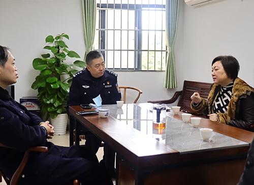 增强党建共建，，，亲近警企关系